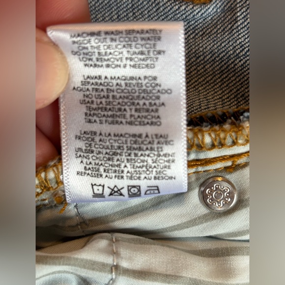 Cabi 6 Light Wash Palm Beach Crop Blue Button-Fly Jeans - Picture 7 of 9